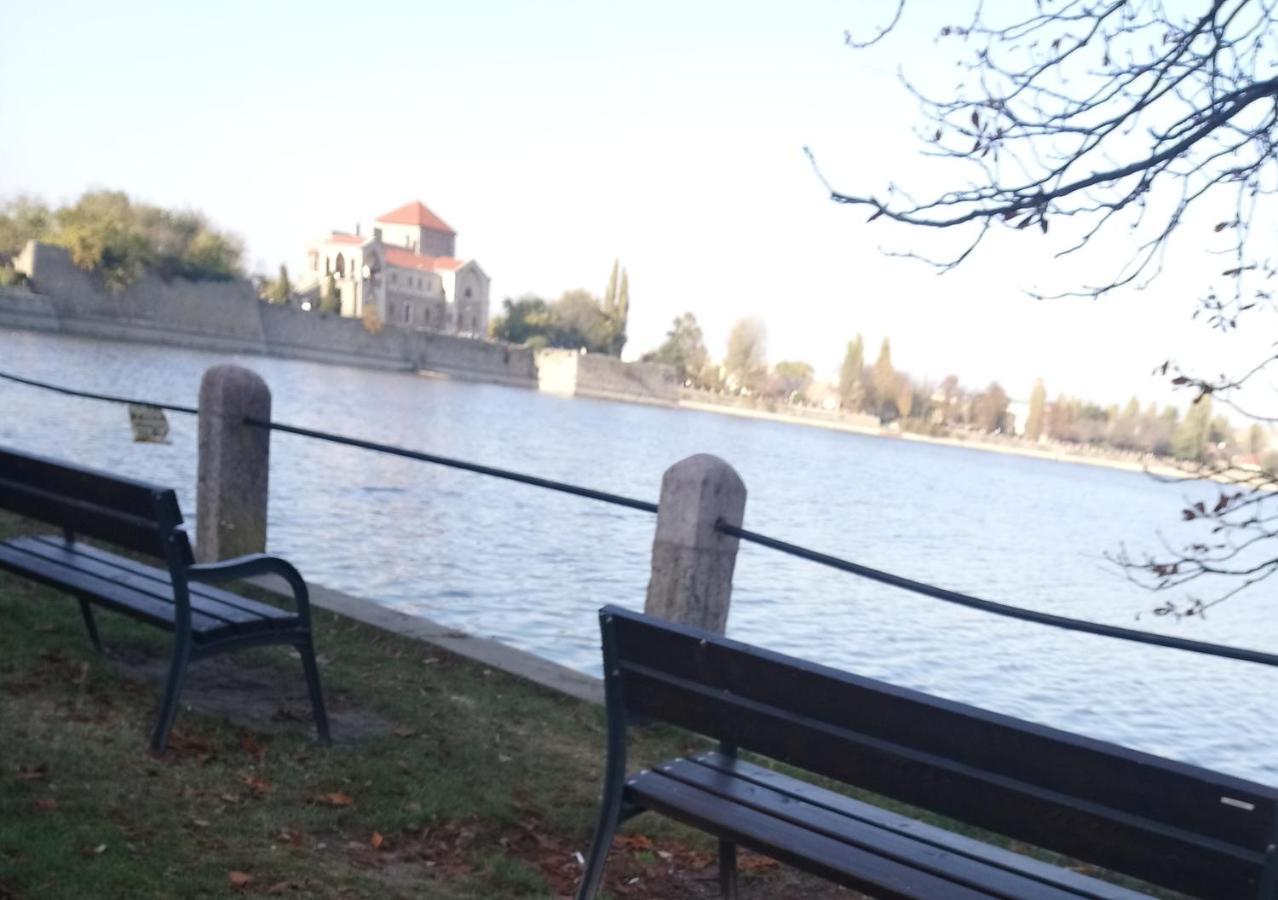 Panzio Tata Bed & Breakfast Eksteriør bilde